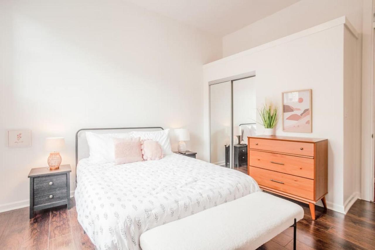 Light And Airy, Spacious 2b 2bath Downtown View Holiday home